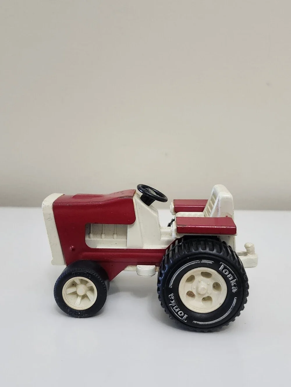 Vintage 1970's Tonka Toy Small Farm Lawn Tractor Red & White Retro Collectible